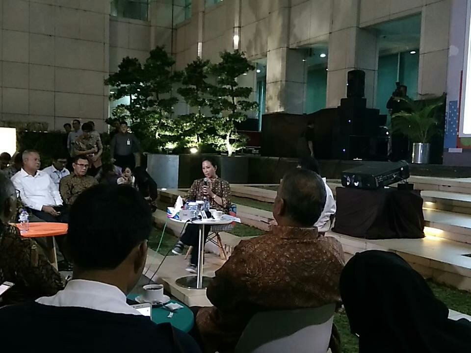 JadiMandiri's tweet photo. "Peran BUMN dalam Pembangunan" jadi tema yg diangkat malam ini guys. #SinergiBUMNswasta @RiniSoemarnoID https://t.co/6dAFVko75X