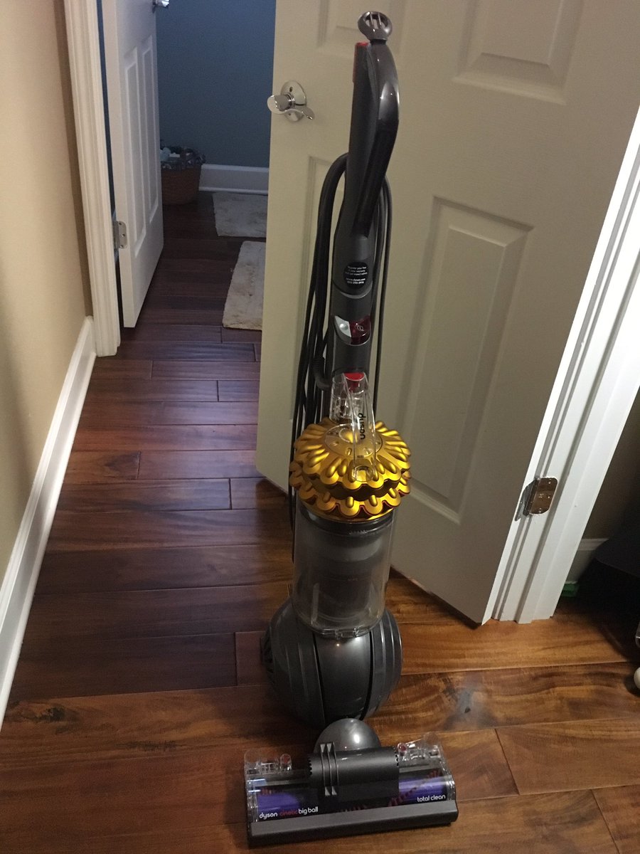 Viclovesracing's tweet photo. @ParkPlaceRacing I am a @Dyson home! #MotulPLM #TransformCleaning #TransformCooling 😉👍 https://t.co/L4D0hrV8ux