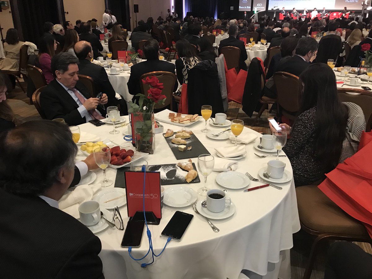 ChargelloCL's tweet image. Chargello presente en @icare_chile junto a @Coopeuch en sus 50 años #chargello #chargeverywhere #icare #coopeuch #SigueLaCarga