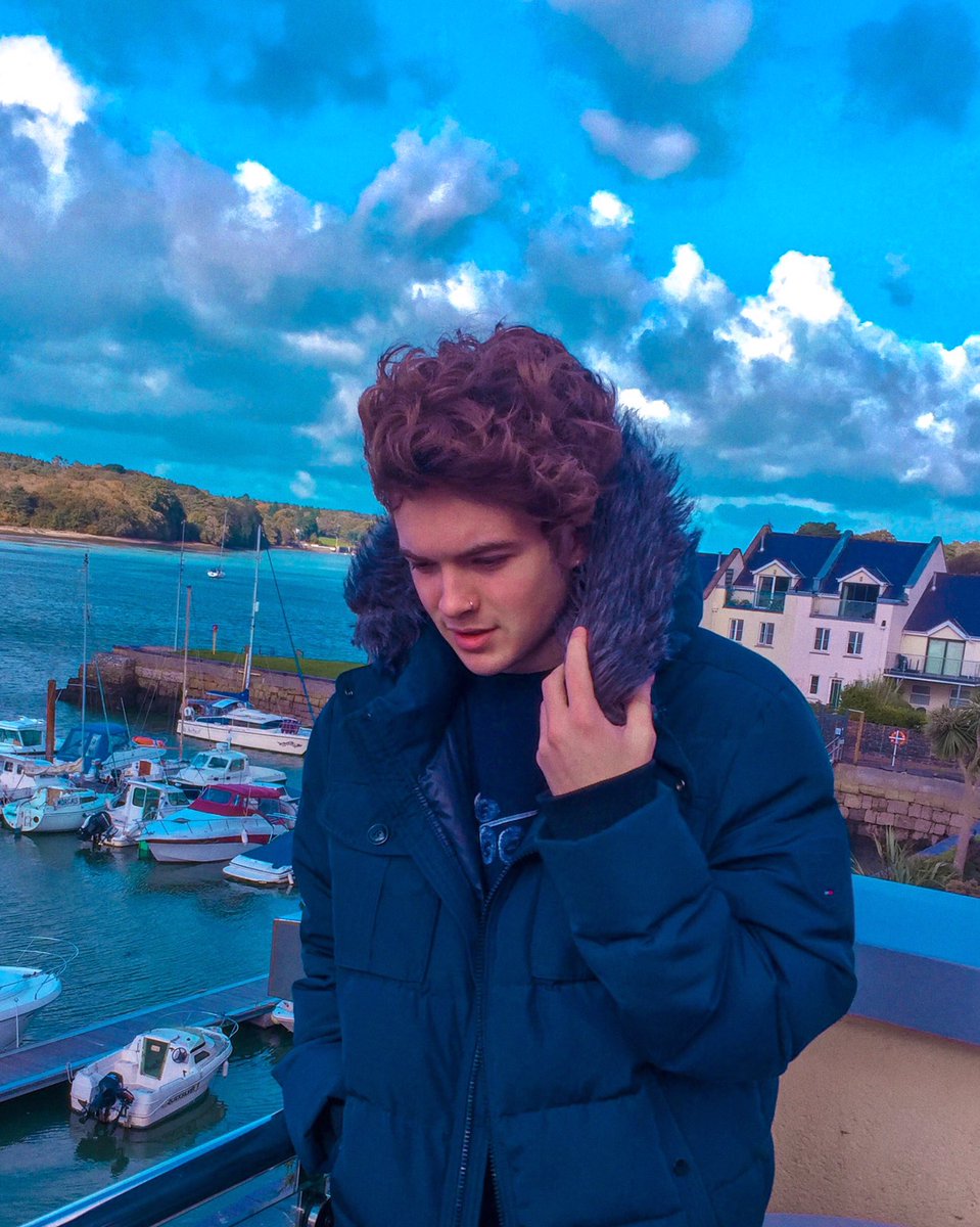 liamrosssongs's tweet image. I'm wearing a @RuneScape t shirt and I'm proud