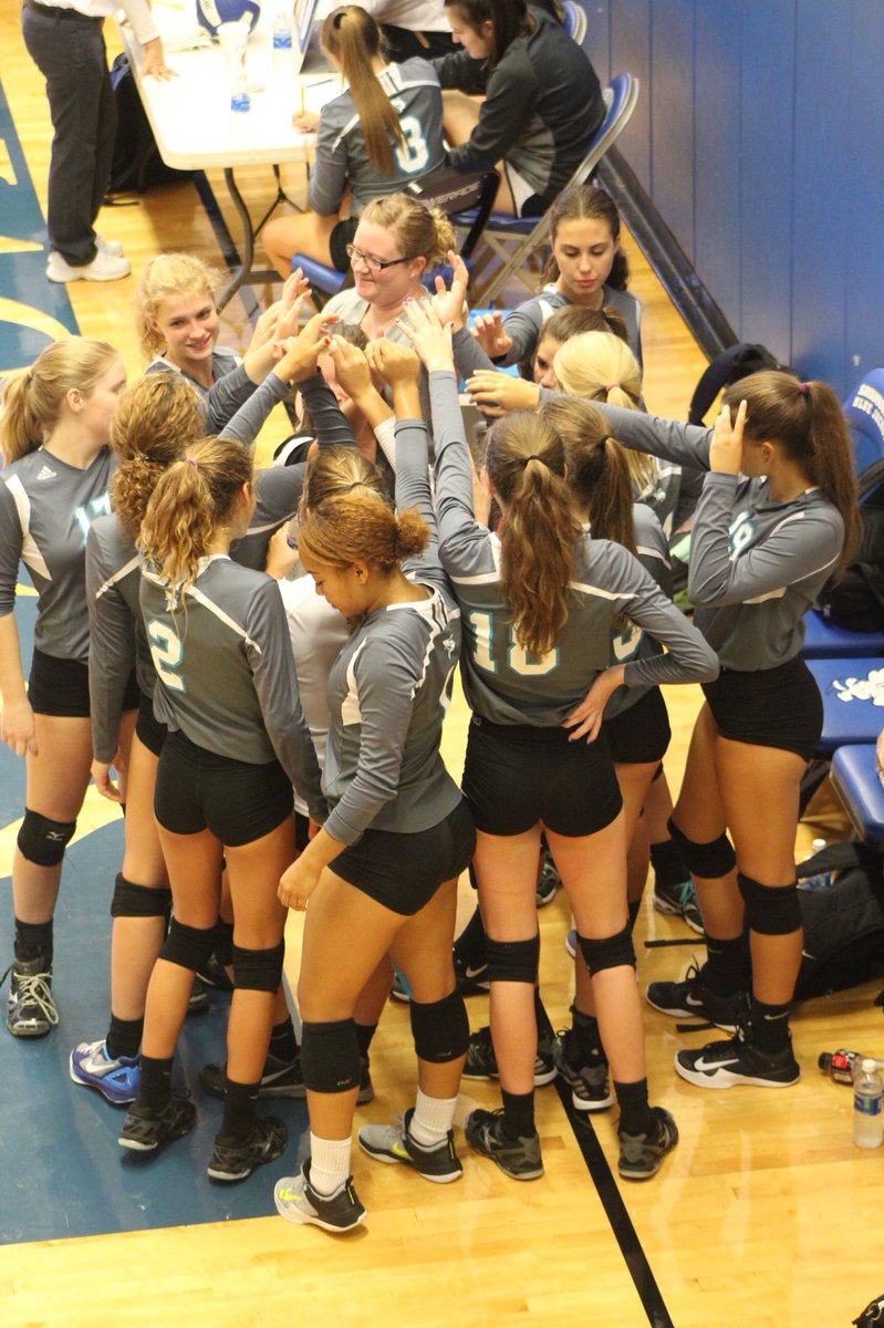 liz0240's tweet photo. HOME GAME + SENIOR NIGHT 🦈!! Tonight vs. Saa @5 #HawaiiTheme 🌺 https://t.co/sYg5ZlTtKG