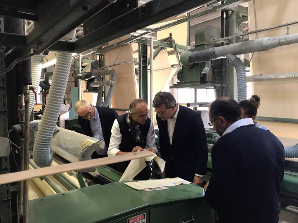 Arnaud Montebourg <a href="/montebourg/">☰ Arnaud Montebourg</a> sera toute la journée chez Velcorex l'une des entreprises du groupe #Velcorex - #matieresfrancaises ! #alsace