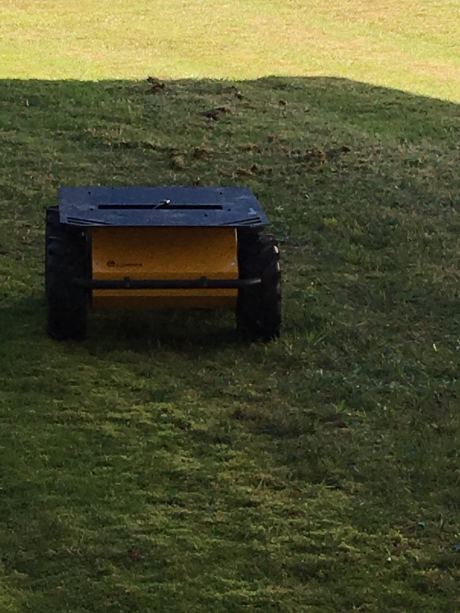GenRob_Deutsch's tweet image. Unsere Ingenieure testen den #Husky von #Clearpathrobotics im Hinterhof :) #Dreamteam #Robotik