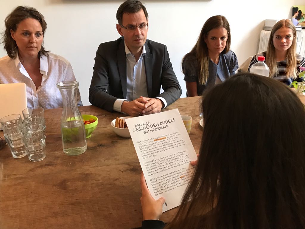 VillaPinedo's tweet photo. Momenteel zijn onze jongeren in gesprek met @andre_rouvoet over hoe ouders kunnen scheiden zonder schade voor hun kinderen #divorcechallenge https://t.co/KzckRiahhq