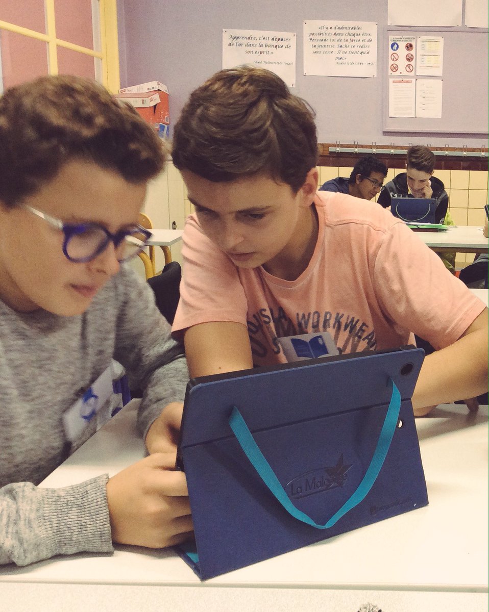 En plein travail sur la préparation de la bande-annonce🎥 et finition des questions📃 #Nestor @SolenneHernandz #rivercastle #Mala3B