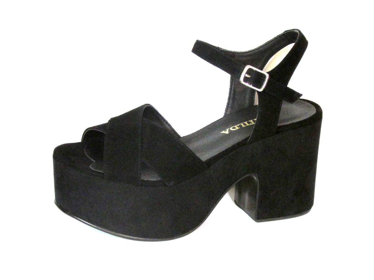 New_Pierre's tweet photo. 🔶Hoy tenes 3 y 6 cuotas #sininterés.
🔷Plan #Ahora12
🔶Visita nuestro e-shop en #MercadoLibre. 

#sandalias #plataformas #gamuza #devestir https://t.co/o4CEEDabLl