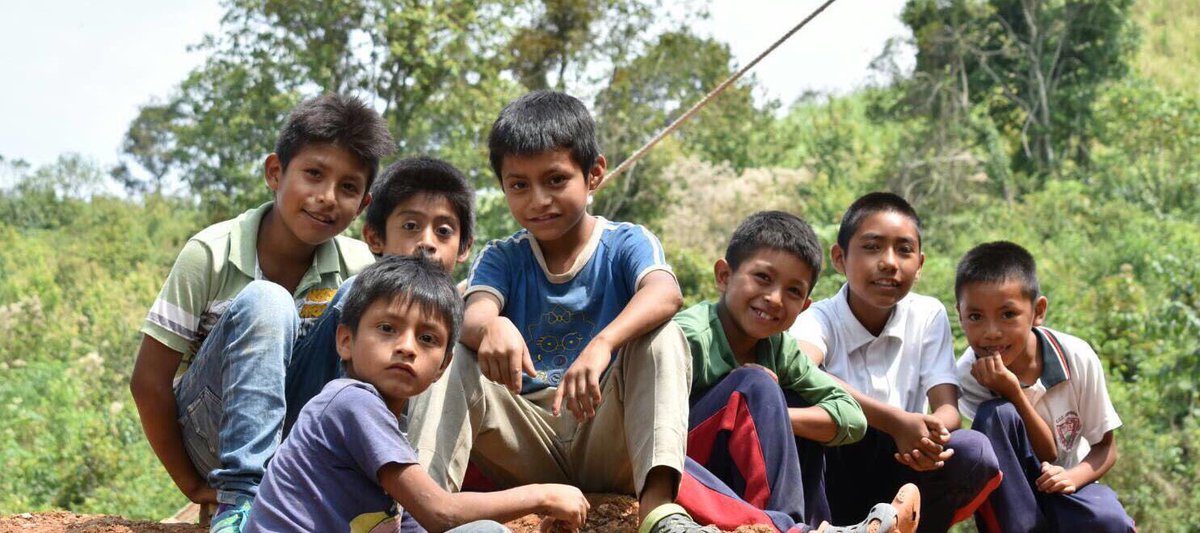 sayonara2609's tweet photo. Nuestra motivación se explica por sí sola en esta gran imagen de nuestros niños de la sierra hidalguense. #FormarSeresHumanosÚnicos https://t.co/JR8Q34vSHV
