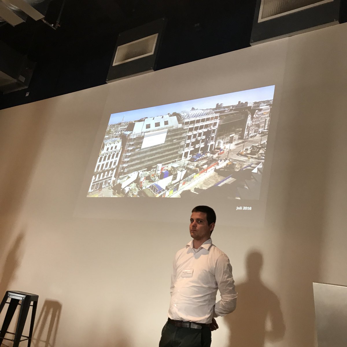 Prima presentatie over bouwlogistiek Amsterdamse Hudson’s Bay door @Rijnboutt en <a href="/VanWijnenGroep/">Van Wijnen</a>