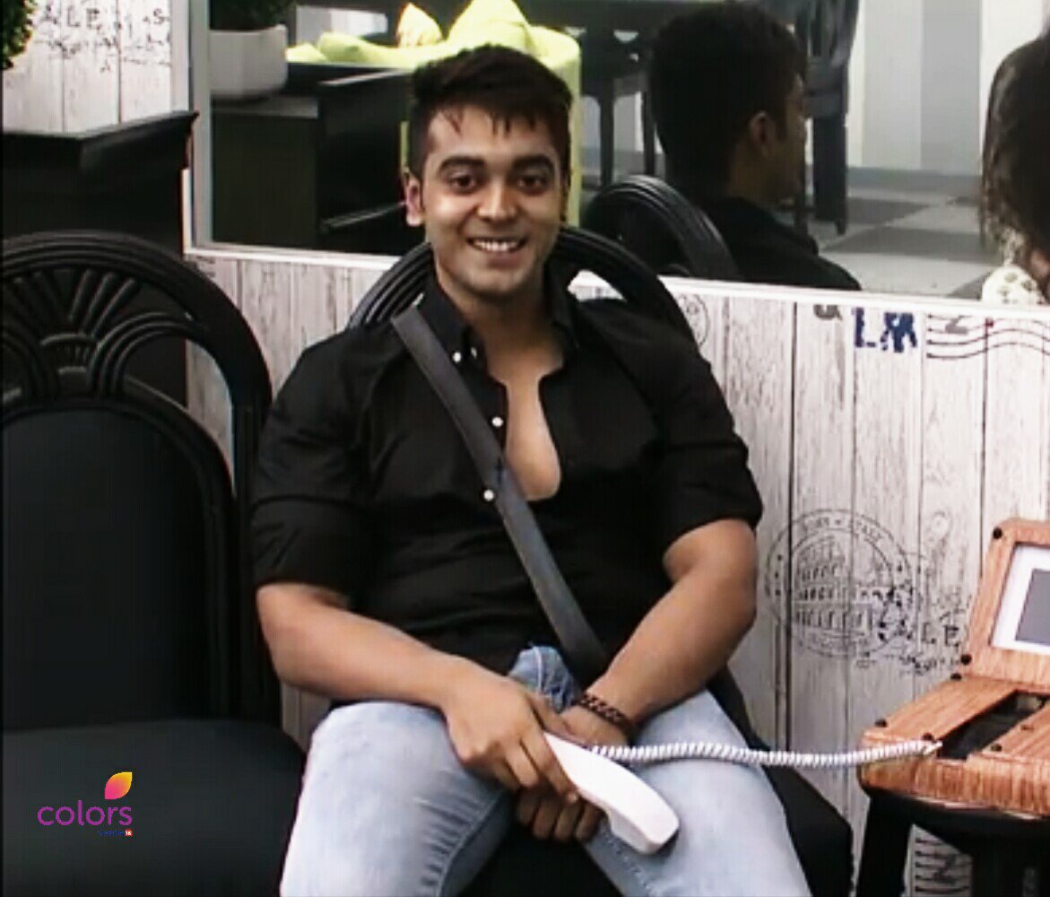 LuvTyagiFC's tweet photo. #LuvTyagi #BiggBoss11 #BB11 #BB11onVoot https://t.co/QxX4EdpgXk