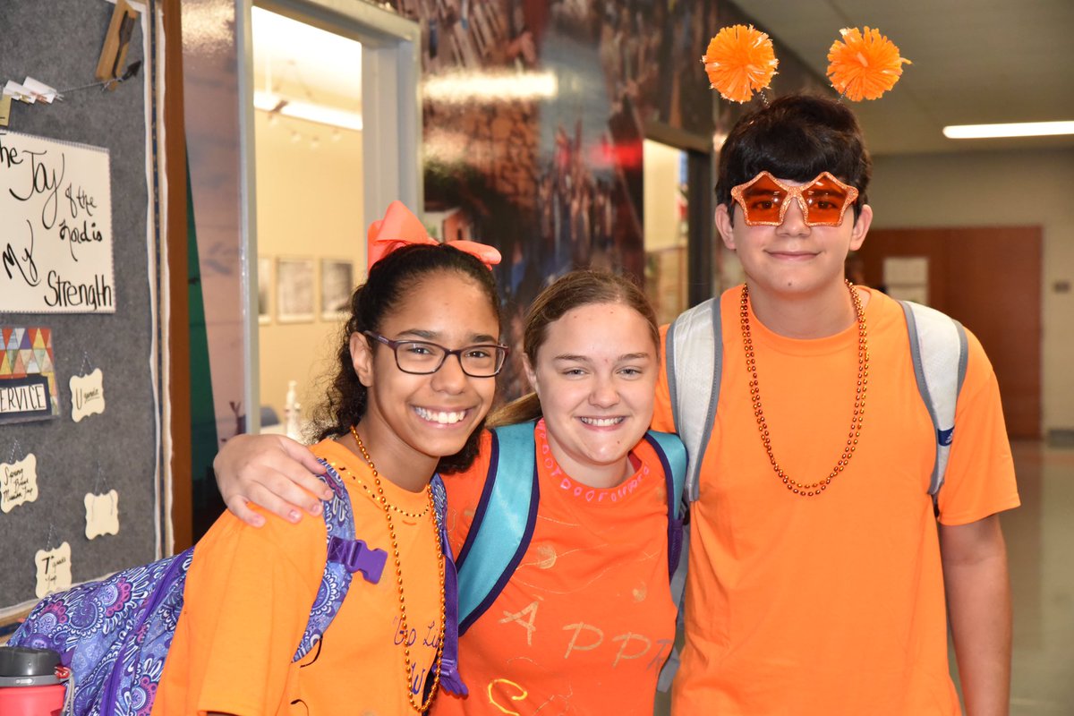 LibertyArgyle's tweet photo. Class Color Day! Middle School's got the spirit! #LCSHoco2017 https://t.co/57iHOYkb2R