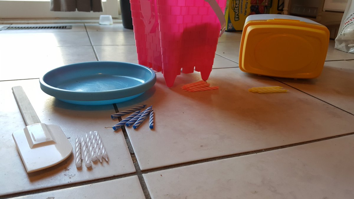 shoesmith_amy's tweet image. Even when hes home sick, he wanted to practice what he learned in school
#mathbehavior #makesmommaproud #sortingcolours @ABunkiewicz