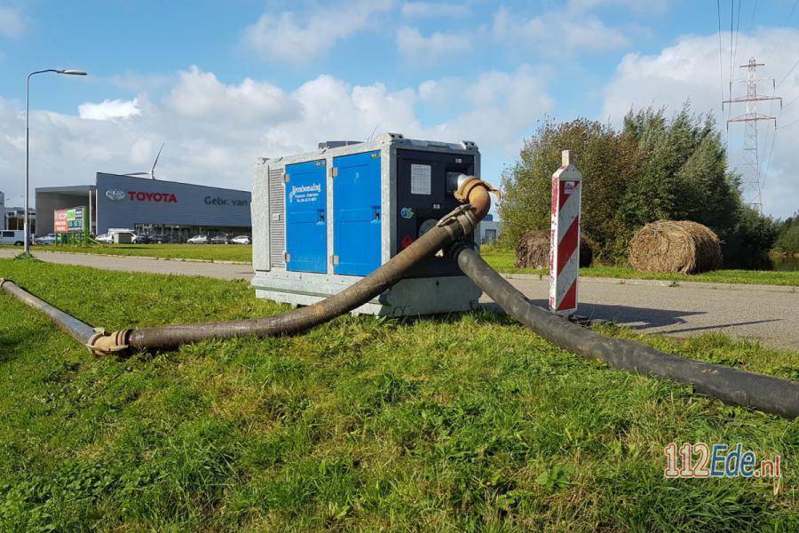 🚨 Noodpomp geplaatst op bedrijventerrein Heestereng na scheur in leiding 112.press/PsZvsW #Ede #112Nieuws https://t.co/TcSch0GKP8