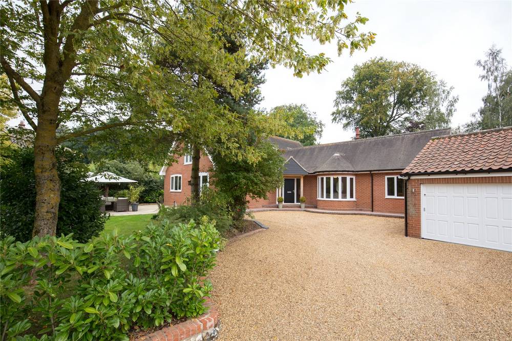 NEW INSTRUCTION: #Coltishall #Norfolk - Guide Price: £715,000
#5beds #extendedandmodernised #landscapedgardens
bit.ly/2geiBXY