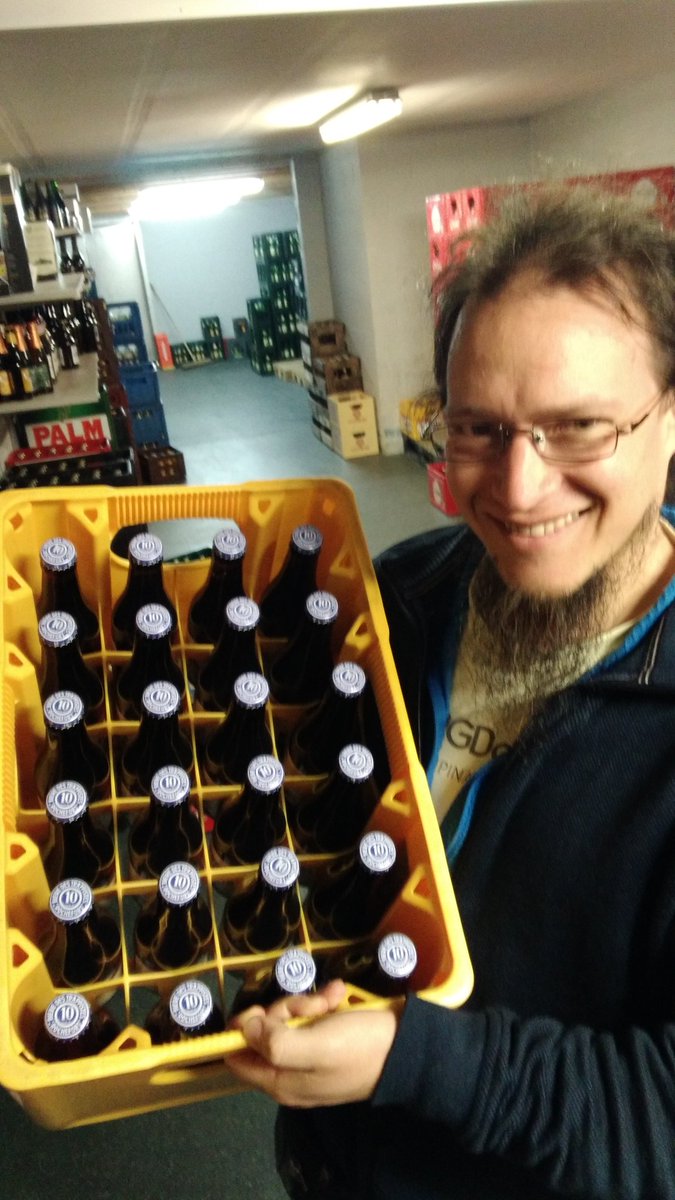 tchorix's tweet image. With @alvherre we are ready to celebrate #postgresql10 with the appropriate beer #2QLovesPG #postgresql