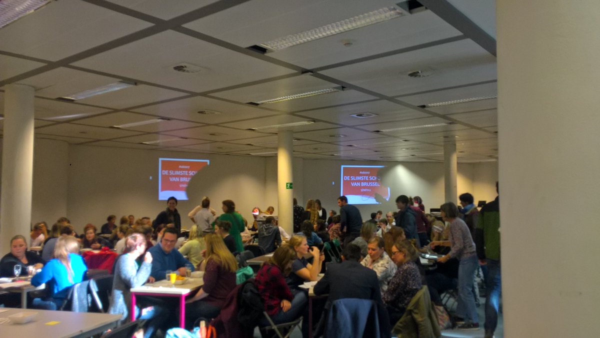 OCBrussel's tweet photo. Start van onze quiz voor Brusselse schoolteams, 50 ploegen nemen het tegen elkaar op #ssb2017 https://t.co/SknuPvxevy