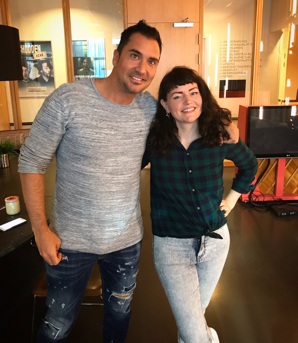 Backstage with <a href="/guidoweijers/">Guido Weijers</a> <a href="/DEKOMNieuwegein/">DE KOM</a> today 🎉🎉 Both our shows are sold out today!! #jennielena #dekom