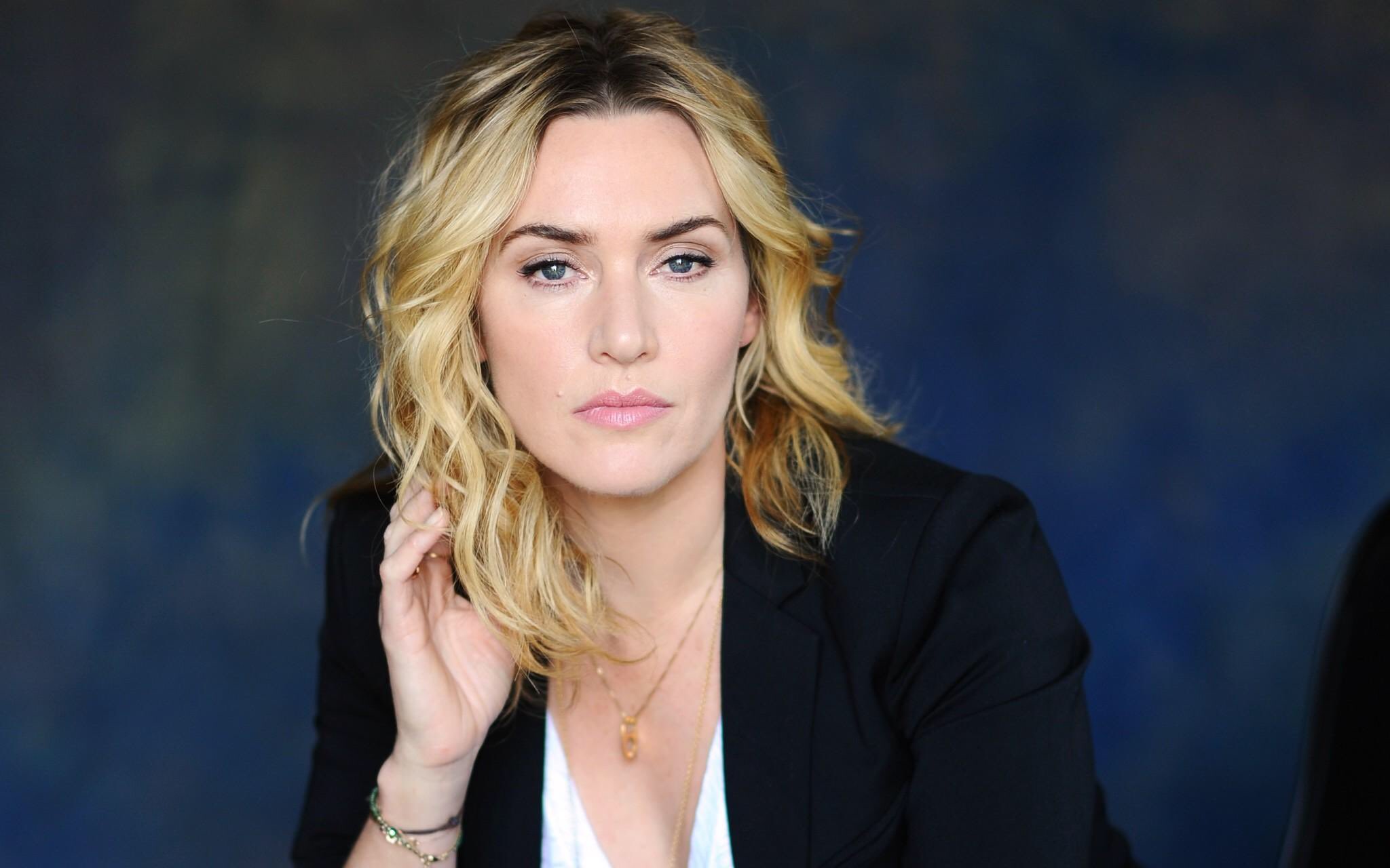 God do I love her ! Happy Birthday Kate Winslet 