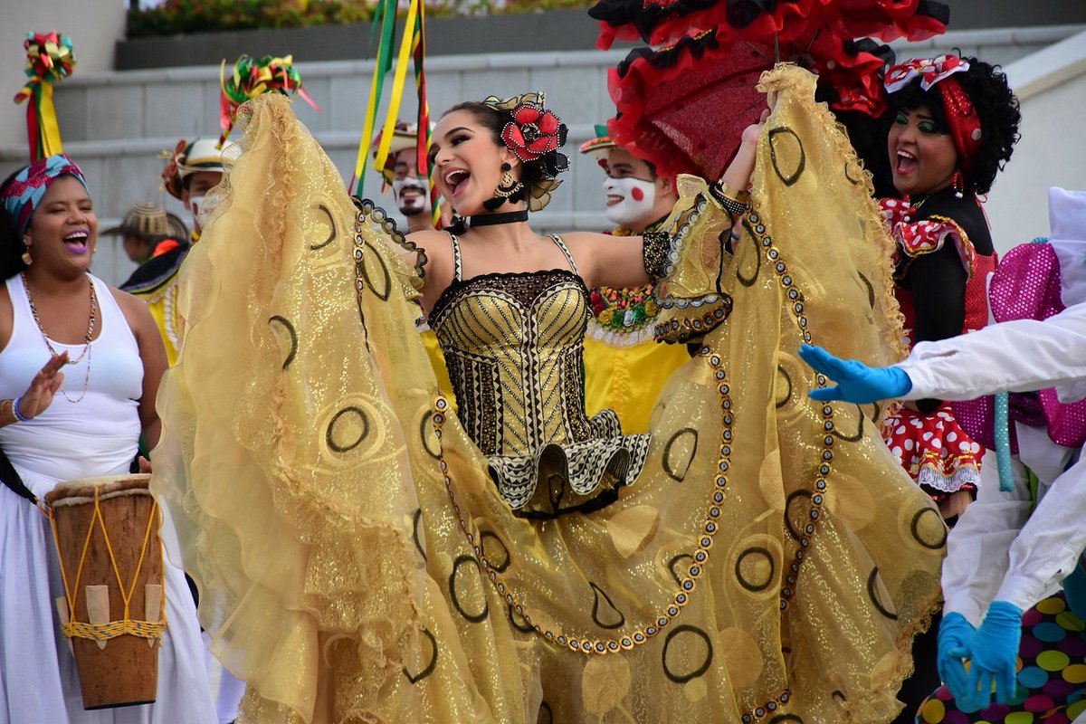 La Reina <a href="/vabuchaiber/">Valeria Abuchaibe Rosales</a> presidirá este domingo el Desfile de la Hispanidad en Nueva York 👉🏼 bit.ly/2fOToCU. 🇨🇴🎉