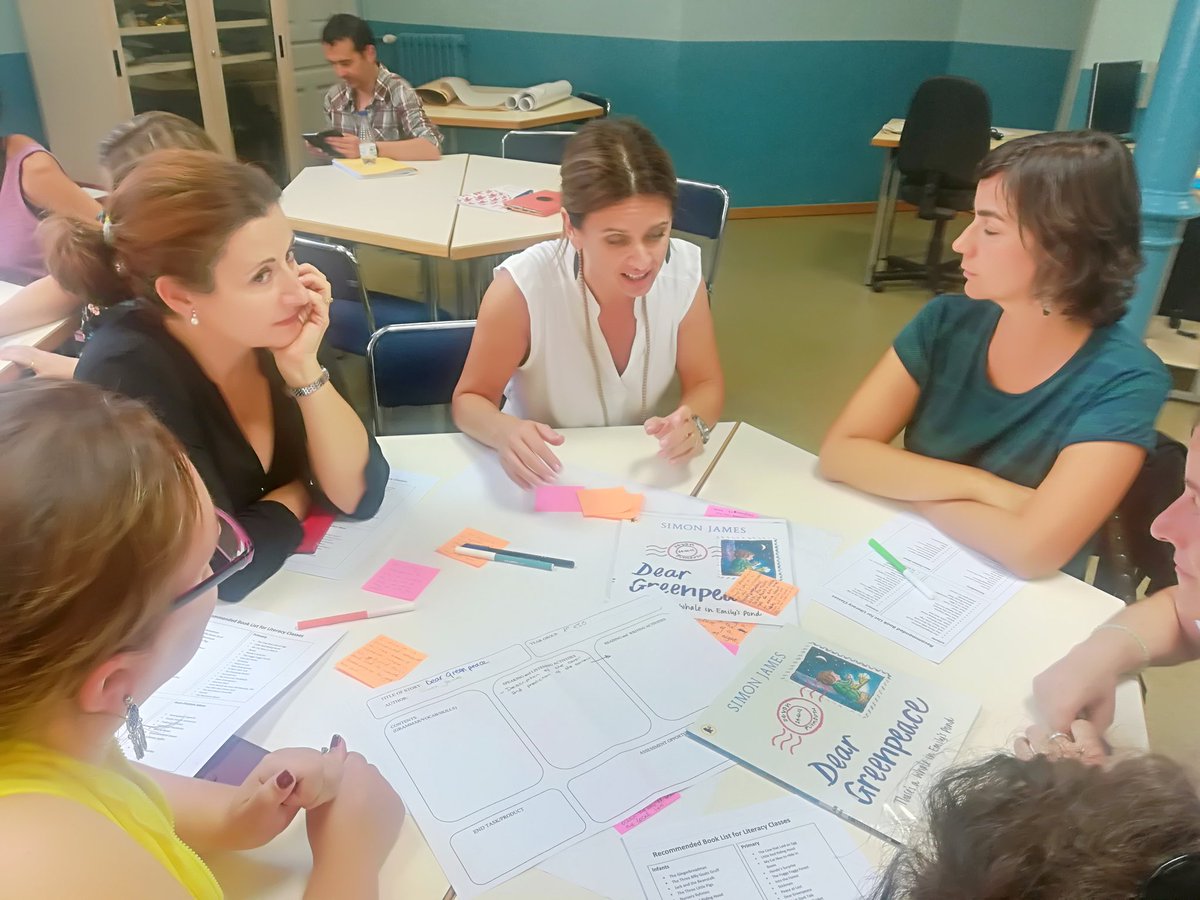 laPku's tweet image. Always excellent @Louvl70 and her literacy ideas! @esBritish #inductioncourse @MarkLev99 @mmpetisme