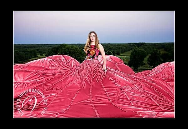 vikibunch's tweet image. Proud to call her my daughter! #seniorportraits #lastingimpressionsbyviki