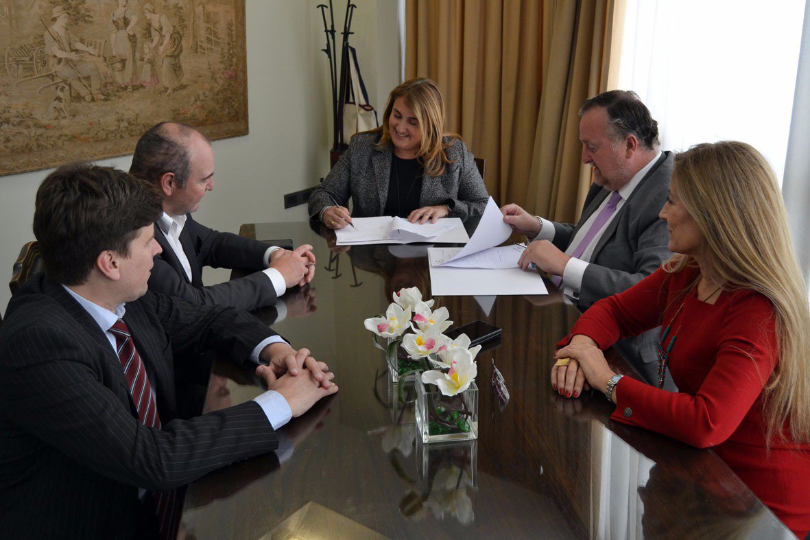 DerechoUNLZ's tweet photo. Se firmó un convenio marco de colaboración recíproca con La Unión de Magistrados y Funcionarios de Lomas de Zamora. 
https://t.co/ZJkpiwbQBH https://t.co/YAp7uew7B6