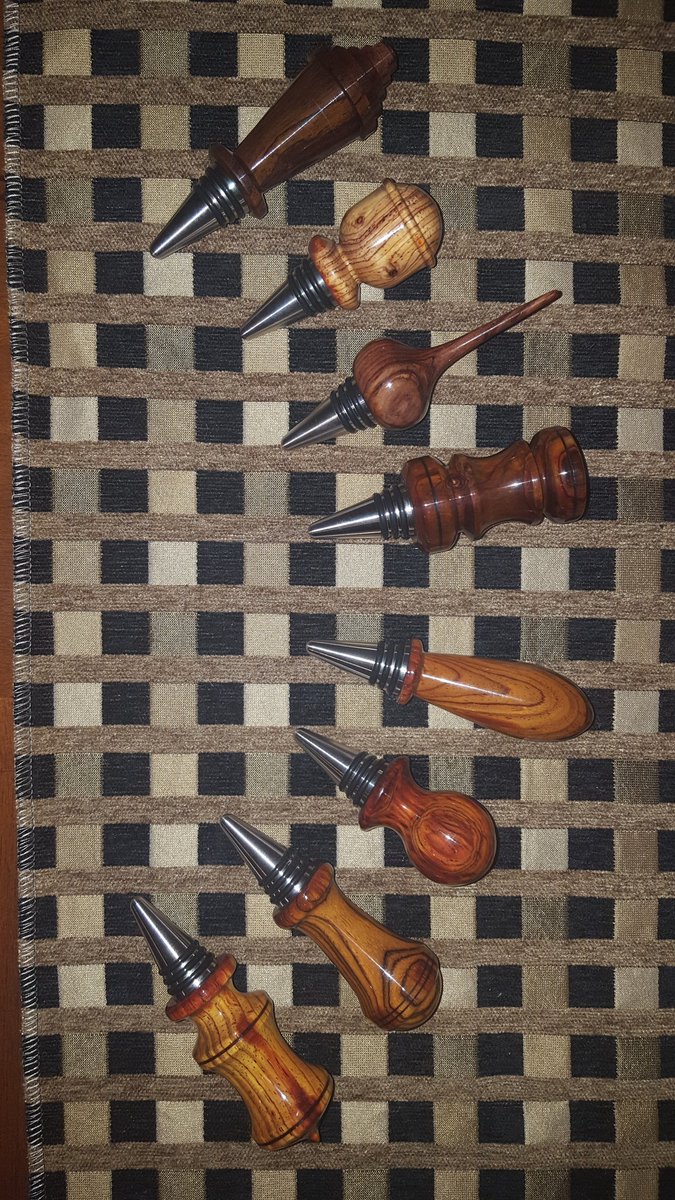MartinCraftWood's tweet photo. More bottle stoppers! #gifts #wine #woodworking https://t.co/jhpFn6q09e