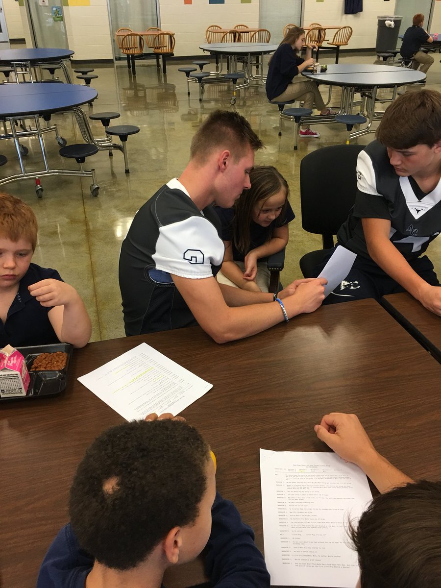 coach_Jessie's tweet image. Final #ReadOptionFriday before Fall break! (we don’t care that it’s Thursday) @MaverickAD1 @darrenleach33 @nate_stecker @BenDownsACMAVS