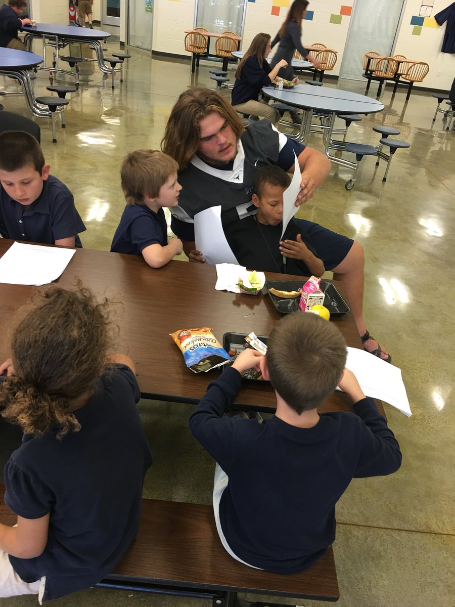 coach_Jessie's tweet image. Final #ReadOptionFriday before Fall break! (we don’t care that it’s Thursday) @MaverickAD1 @darrenleach33 @nate_stecker @BenDownsACMAVS