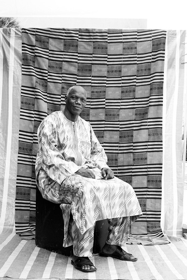aperturefnd's tweet photo. Fatoumata Diabate’s traveling studio revives the golden age of Malian studio portraiture: #PlatformAfrica https://t.co/kJ4olfrzXV https://t.co/rOK5NrvdAU