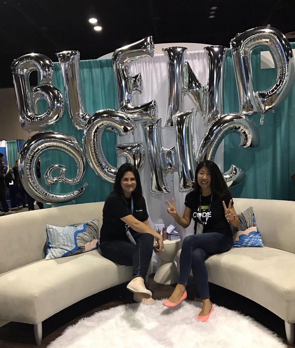 Fei_nyc's tweet photo. Chilling at #GHC17 https://t.co/jDeXqgSc63