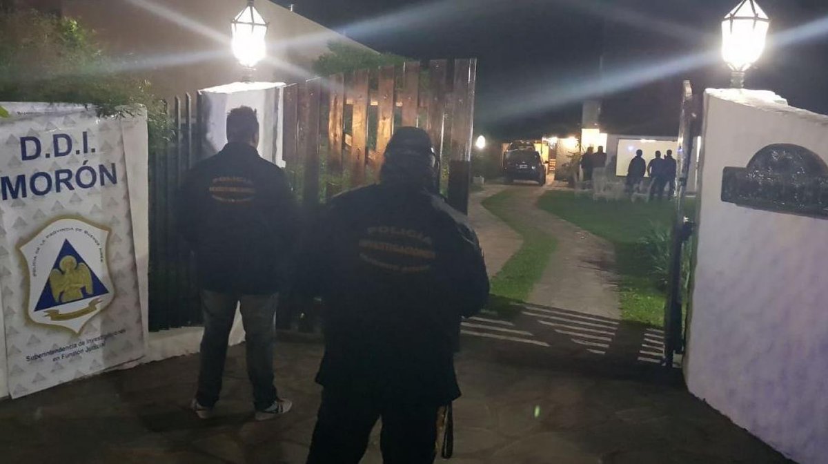 todonoticias's tweet photo. Hubo 2 mil amenazas de bomba en escuelas bonaerenses durante septiembre https://t.co/KdoYYY9n0O https://t.co/ypuDWdbdI5