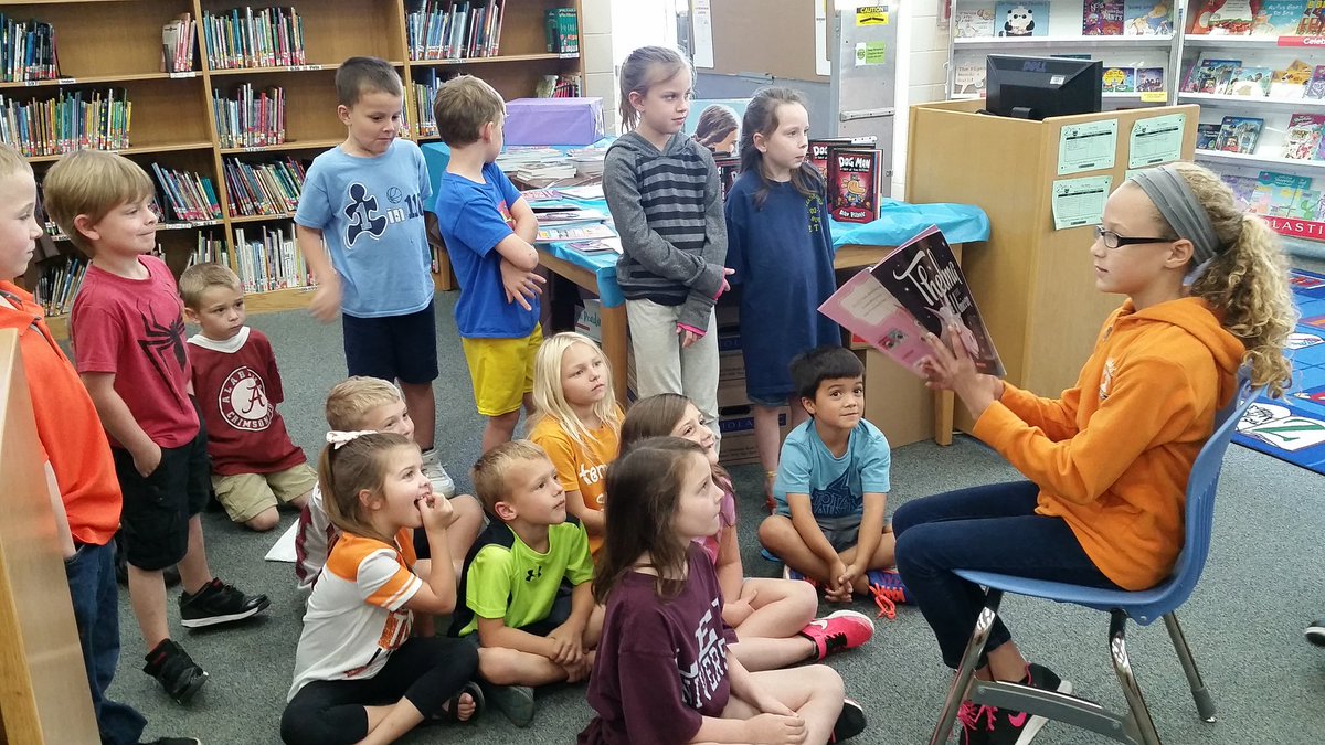 VvesLibrary's tweet photo. Karly Blackwell rocked as Librarian for a Day! She's amazing! https://t.co/iVuyhz3jKs