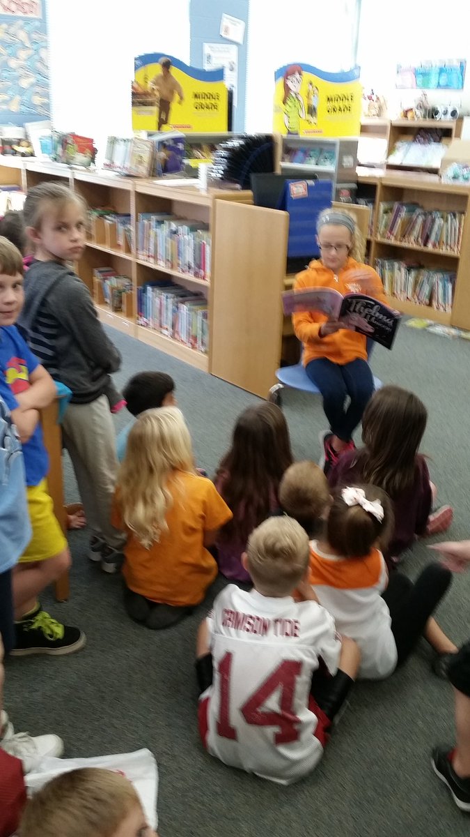 VvesLibrary's tweet photo. Karly Blackwell rocked as Librarian for a Day! She's amazing! https://t.co/iVuyhz3jKs