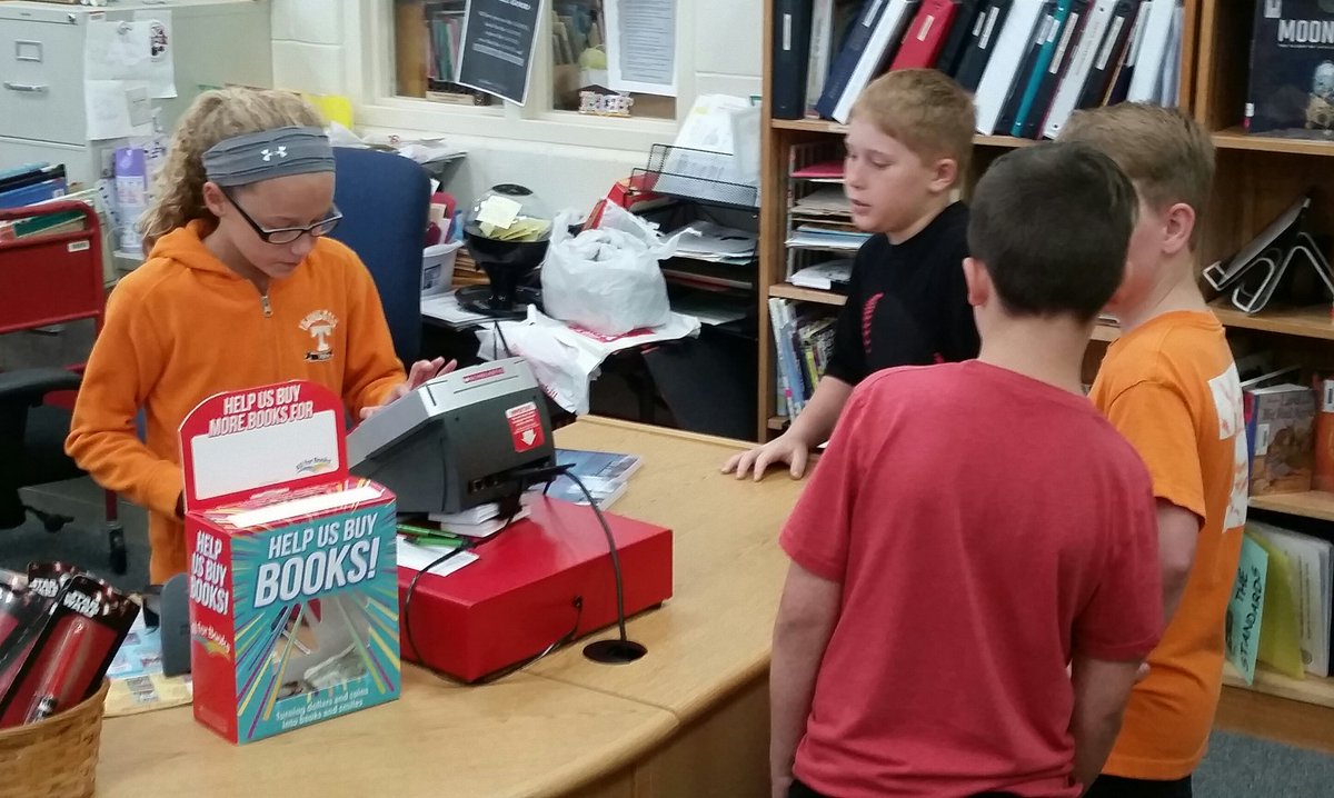 VvesLibrary's tweet photo. Karly Blackwell rocked as Librarian for a Day! She's amazing! https://t.co/iVuyhz3jKs