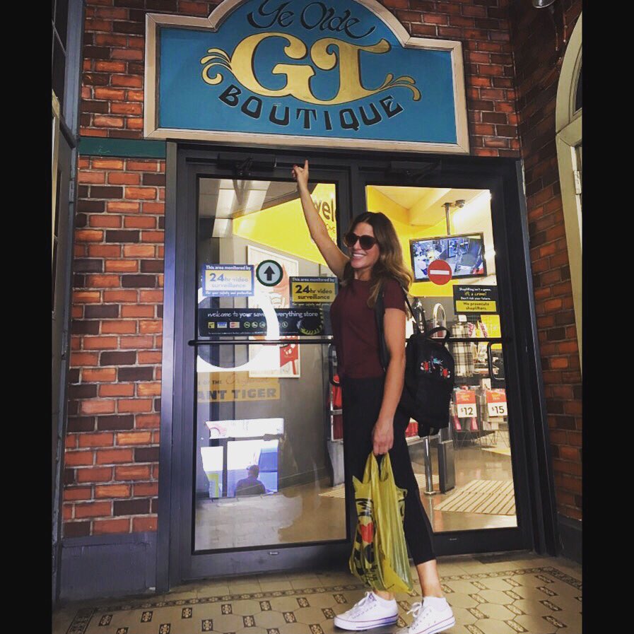 SextonNTheCity's tweet photo. Hi #Kitchener Tune into @CTVKitchener right about now for cool Fall Looks for the Fellas styled by moi from @gianttigerstore #ForHimForLess https://t.co/uSP6b5NM1N