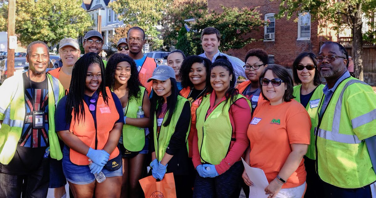 Happy to have <a href="/ParkerCAgelasto/">Parker C. Agelasto</a> <a href="/RVACleanSweep/">RVA Clean Sweep</a> and community volunteers cleaning up in the <a href="/FanDistrict/">The Fan District</a> #volunteer #giveadayrva #RVA