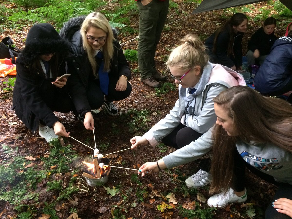 This week our Early Ed class met up with our S1 Outdoor Learning Group on their adventures in Callendar Woods! 🍂🏕👍 #leadership #teamwork