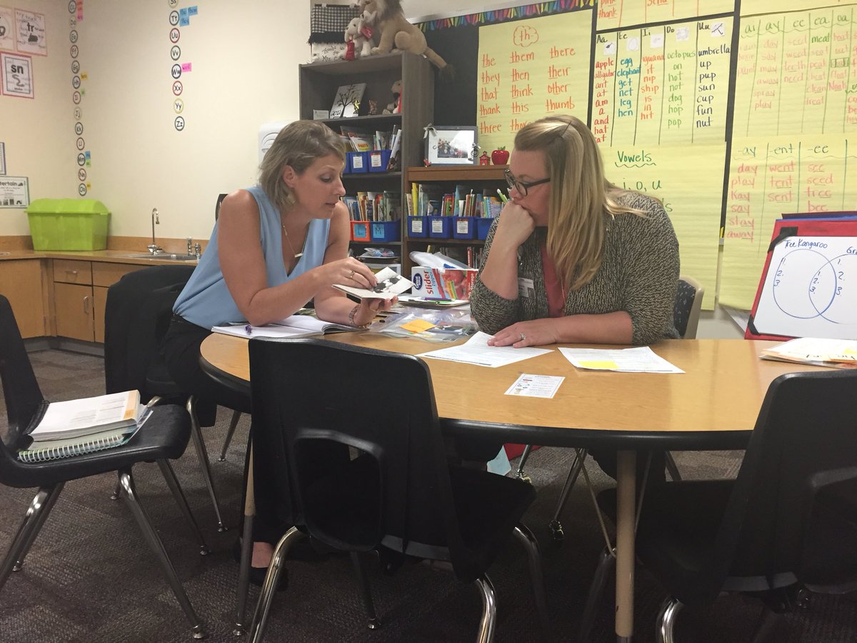CarlynnBriley's tweet photo. Talking through book intro with learner, goal & text in mind. #teachingdecisions @BrysonElem https://t.co/t9g1oIyboA