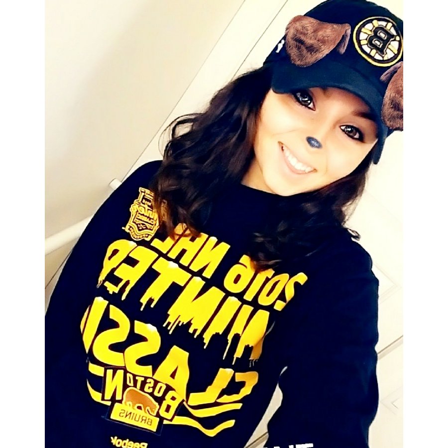 leahkatherinee's tweet photo. I'M JUST SO EXCITED FOR TONIGHT! #BsAreBack #NHLBruins https://t.co/nswOnRKFLW