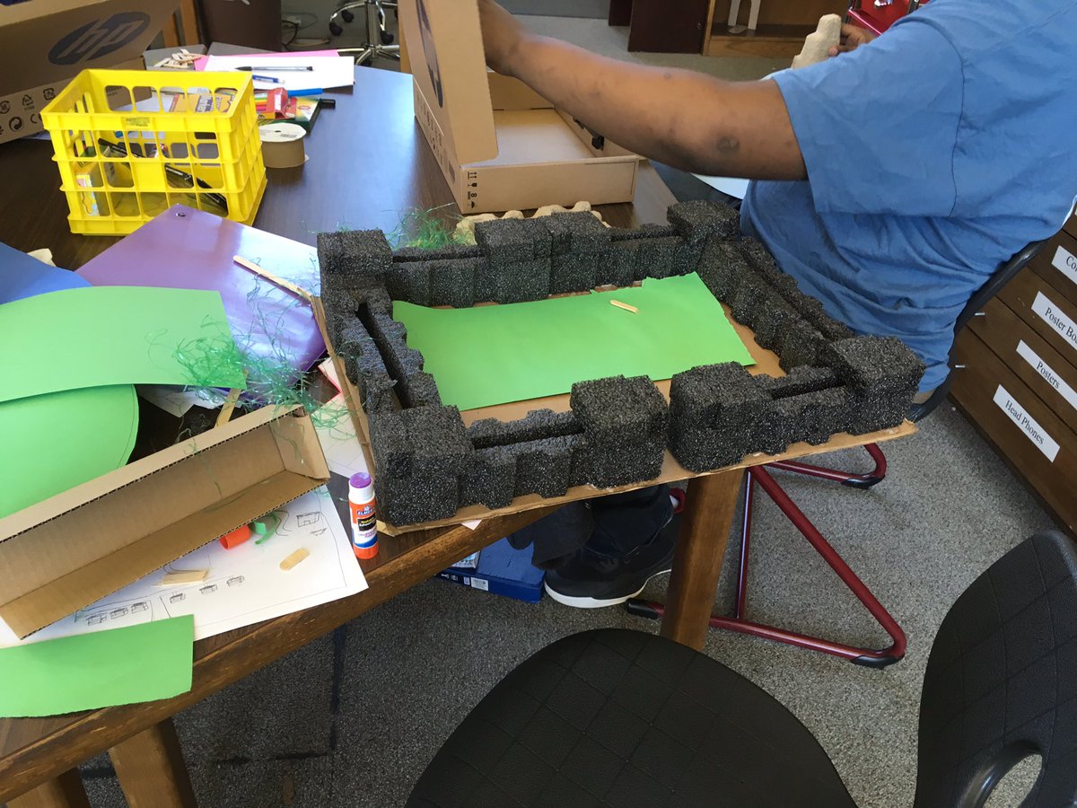 LauraLyons19's tweet photo. @WileyMS #makerspace Ms.Rainey's Ss creating colony maps in the Makerspace. Way to think inside the box! https://t.co/Ax9L9Q9rcr