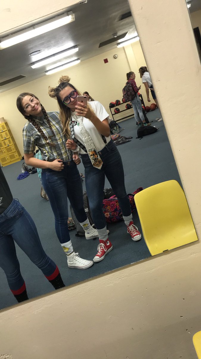 subdebswhs's tweet photo. Some of our girls showing some school spirit during homecoming week! 💜💖🌈🦄 https://t.co/tEXDWZdAGL