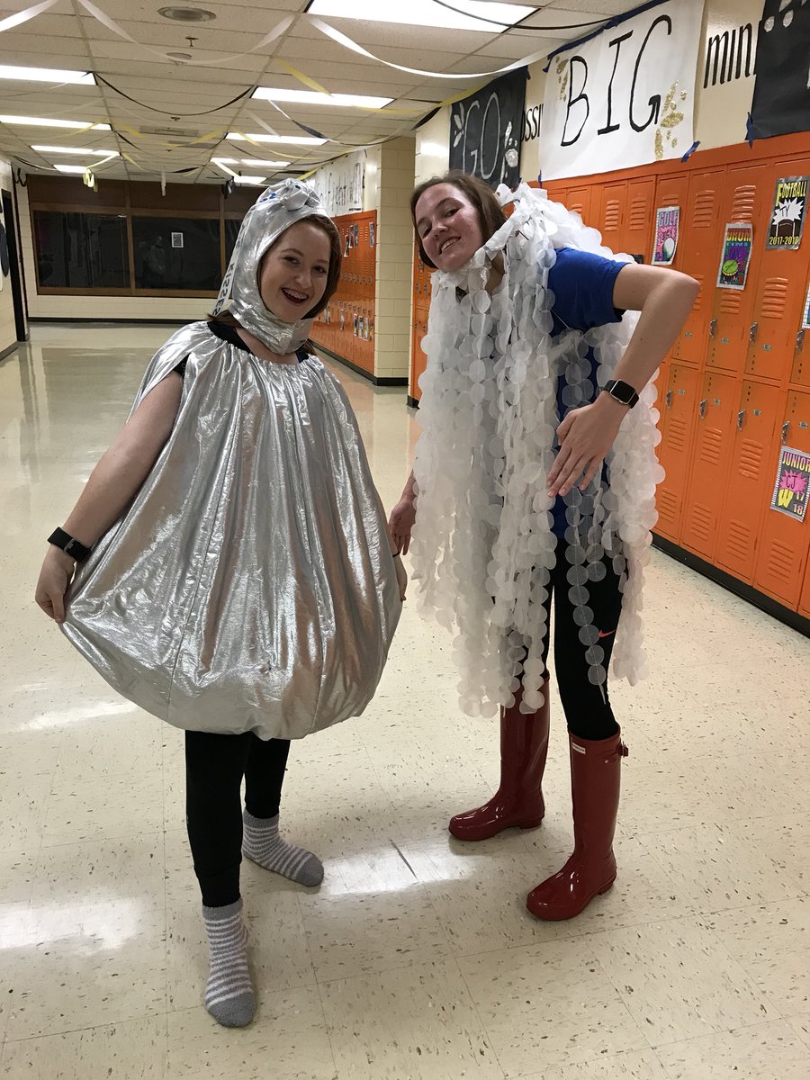 subdebswhs's tweet photo. Some of our girls showing some school spirit during homecoming week! 💜💖🌈🦄 https://t.co/tEXDWZdAGL