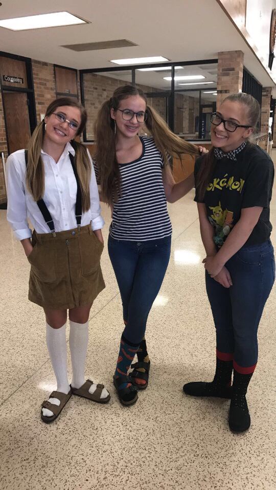 subdebswhs's tweet photo. Some of our girls showing some school spirit during homecoming week! 💜💖🌈🦄 https://t.co/tEXDWZdAGL