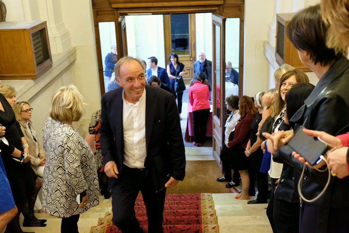 FCE_Isere's tweet photo. Le Président de la CCI #Grenoble Jean Vaylet accueilli à la Préfecture de l’#Isere #CongresFCE2017 https://t.co/oOTVsjDvPU
