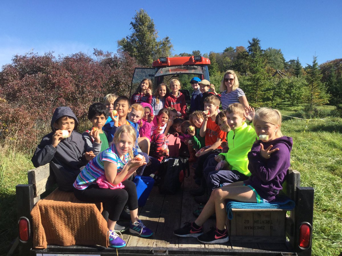 SYD_books_LDSB's tweet photo. Wagon rides are lots of fun! #applepickingtime  @MsLamarche_LDSB 🍎 https://t.co/dLNCp8n0gh