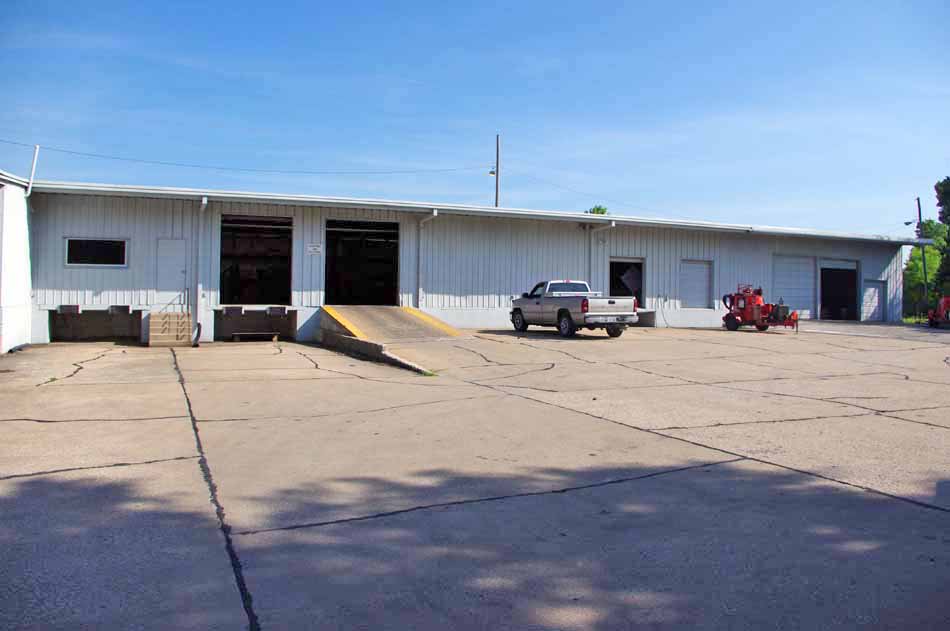 BARBERMurphyGrp's tweet photo. 7.5K SF #Office / #Warehouse - #GraniteCity #IL #MetroEast #SWIllinois https://t.co/uEH6lKz6Ub @theBrokerList @growGranite https://t.co/vUVqGqgnHF