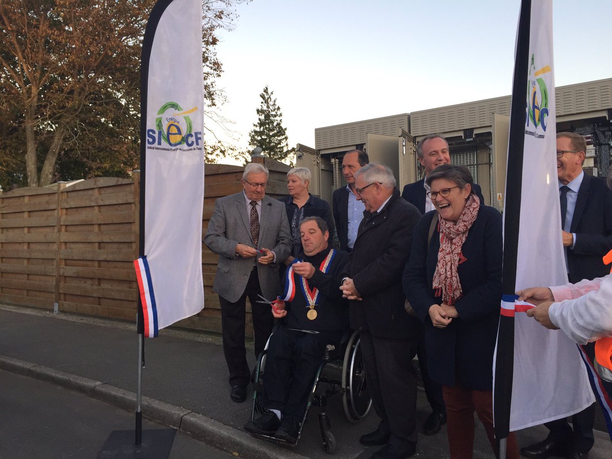 EnergieFlandre's tweet photo. Inauguration des armoires de montée en débit à #Ledringhem #zermezeele #flandre avec @chcoulon @siecf https://t.co/tjAkMknmtb