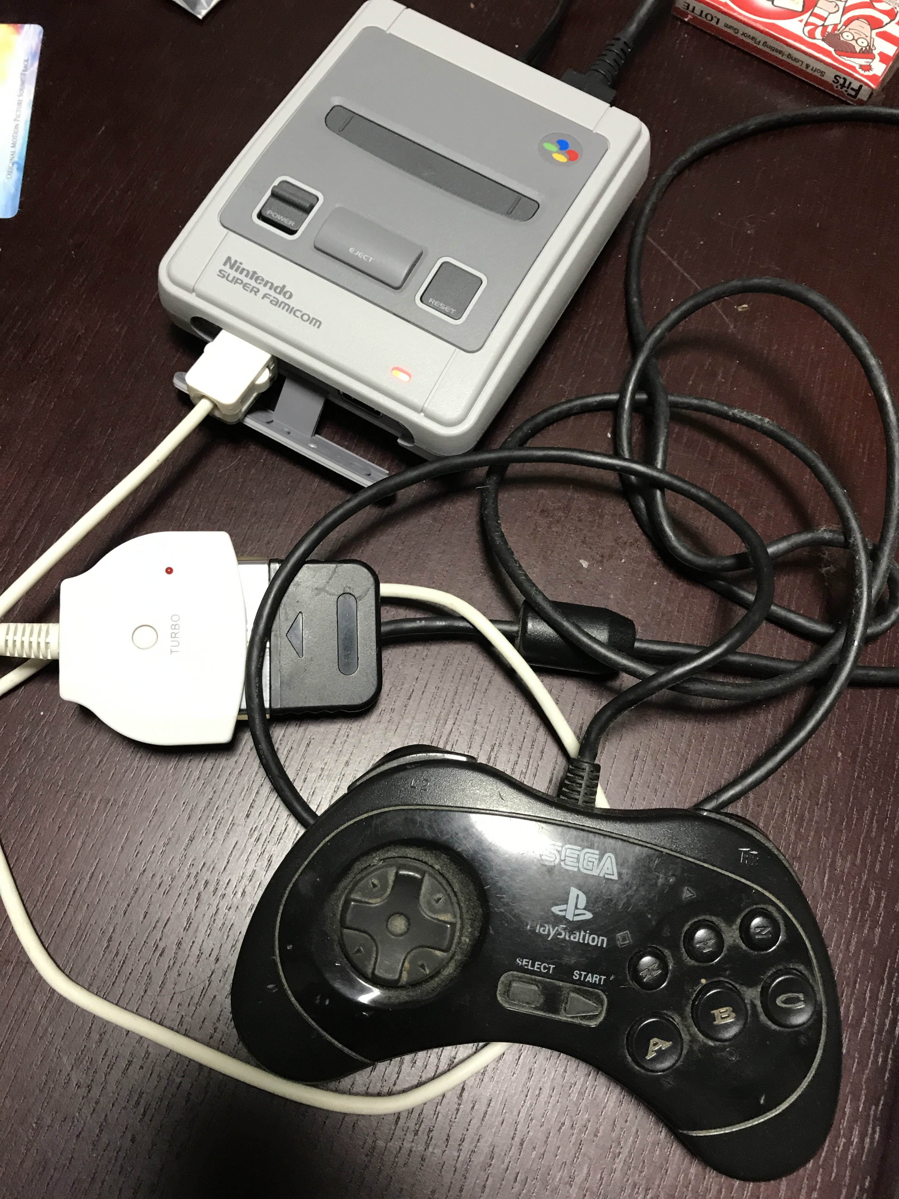 Hapi Vrdj 4 15 4 4 28 En Twitter スーパーファミコンミニ Wiiコントローラー端子なので スーファミミニ に付いてるwii端子からps2変換器を噛ませた上でサターンパッドを繋ぐ というキメラ極まりないことができるけど 流石にこれは反応しなかった T
