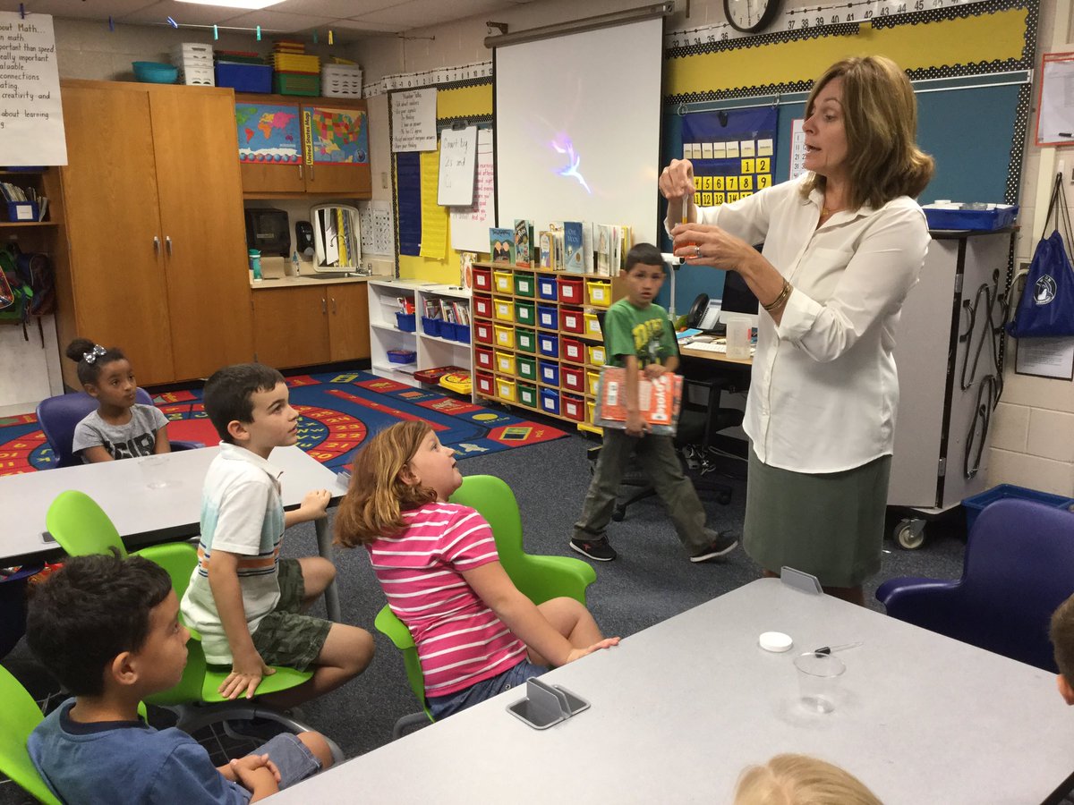 LisaCallif's tweet photo. Mrs. Tanner is in to help us explore the weather system! @JWReasonElem https://t.co/2fEtFucrrI