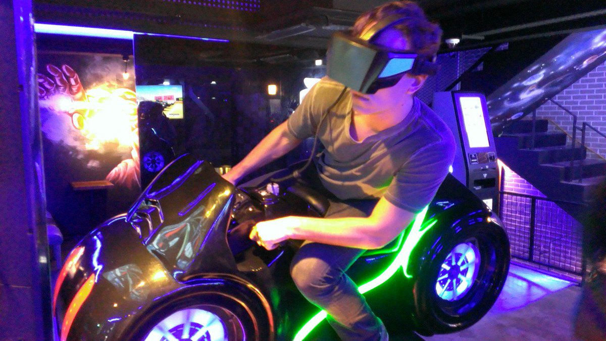 yonidayan_'s tweet photo. Exploring #Seoul #gaming, #arcade & #VR scene during #MITBAWS. You have these kind of #virtualreality booth everywhere! #startup https://t.co/24dY6i30br